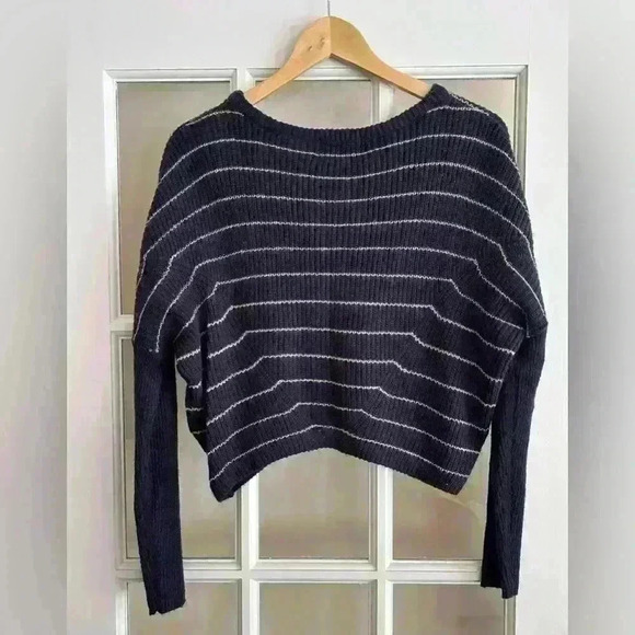 Urban Outfitters women’s cropped sweater size XS - Picture 3 of 6
